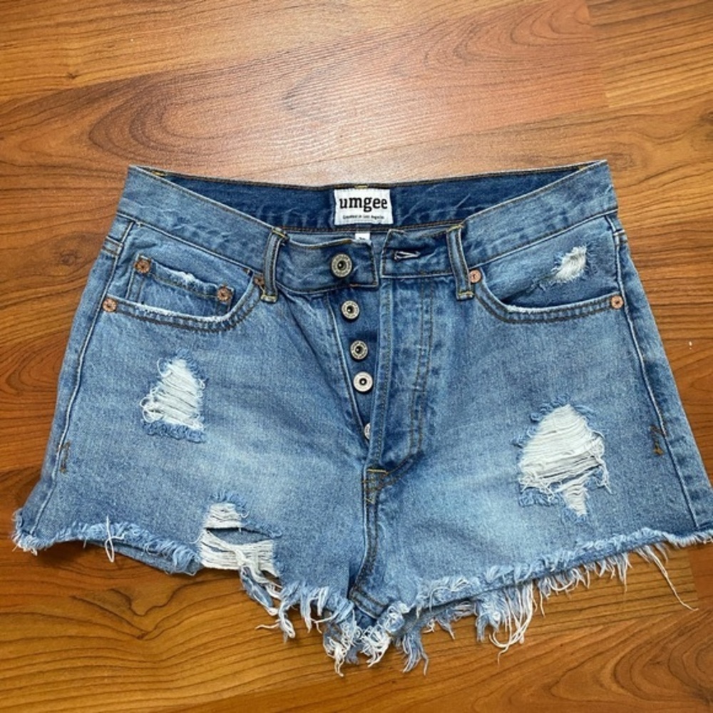 UMGEE denim distressed raw frayed hem blue jean shorts button fly size 28